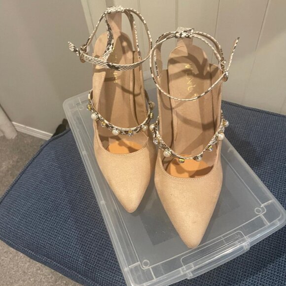 Cream jeweled heels - Picture 3 of 3